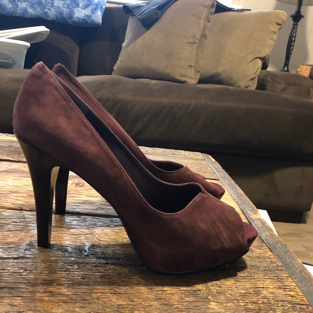 Nine West “Bonfire” platform peep toe heel
